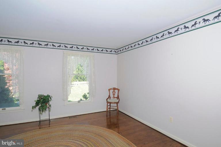 2108 Ebbvale Road Manchester, MD 21102 - Photo 3 of 23 Living Room