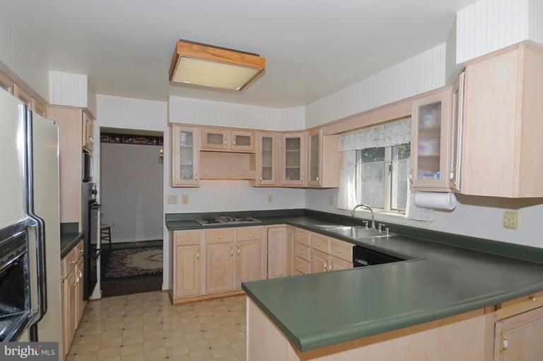 2108 Ebbvale Road Manchester, MD 21102 - Photo 8 of 23 Kitchen