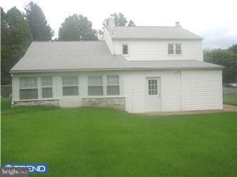 756 Violet Road Warminster, PA 18974 - Photo 2 of 12 Exterior Back