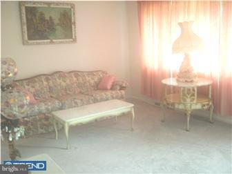 756 Violet Road Warminster, PA 18974 - Photo 6 of 12 Living Room