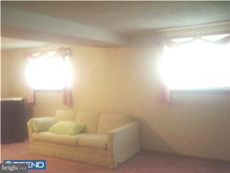 756 Violet Road Warminster, PA 18974 - Photo 10 of 12 Family Room