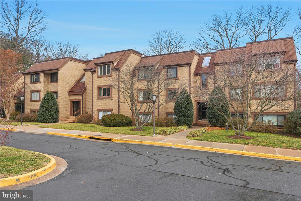 1657 Parkcrest Circle, Unit 100 Reston, VA 20190 - Photo 1 of 25