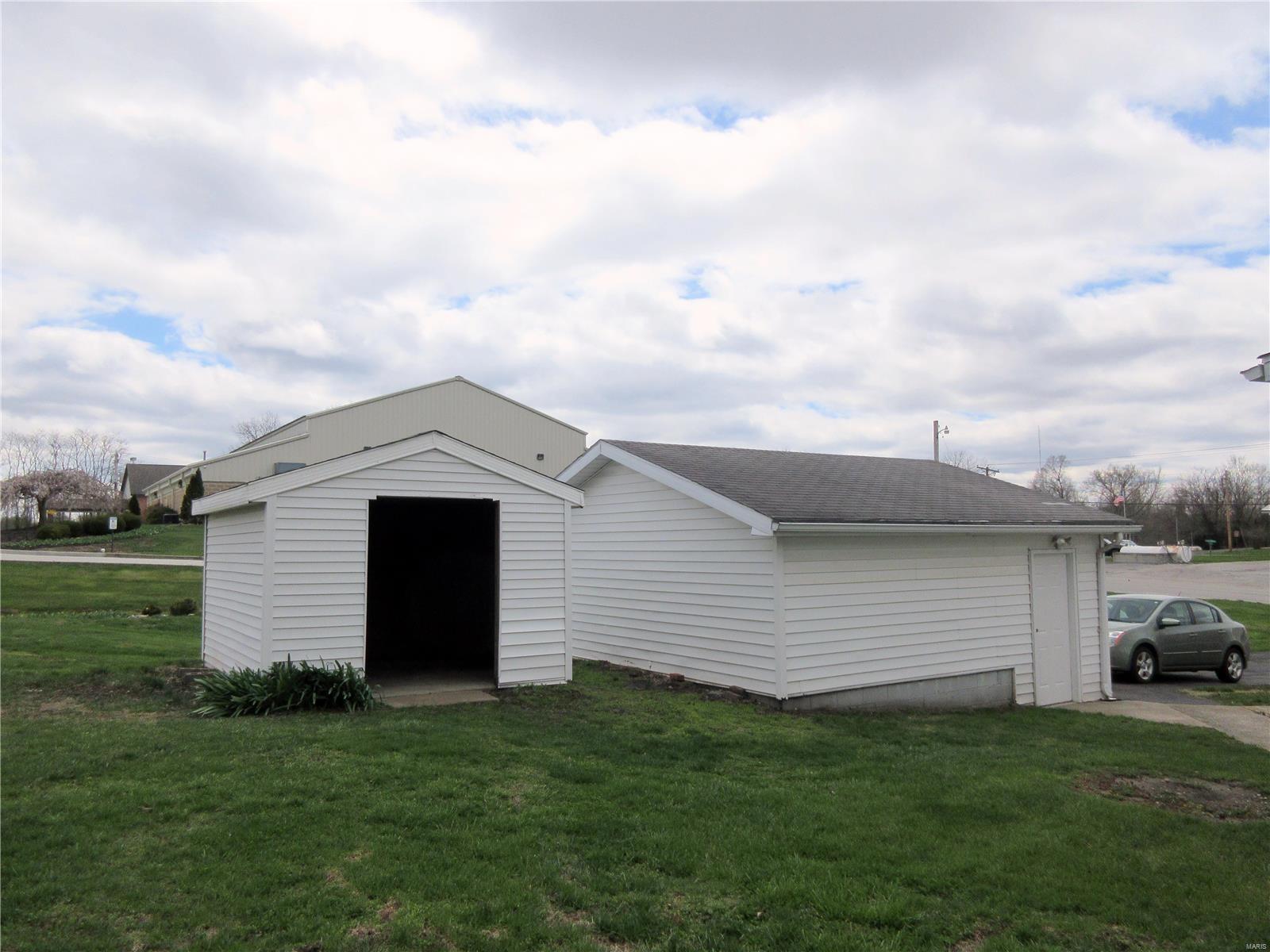4755 Fosterburg Road Bethalto, IL 62010 - Photo 11 of 17 Gallery Image 11