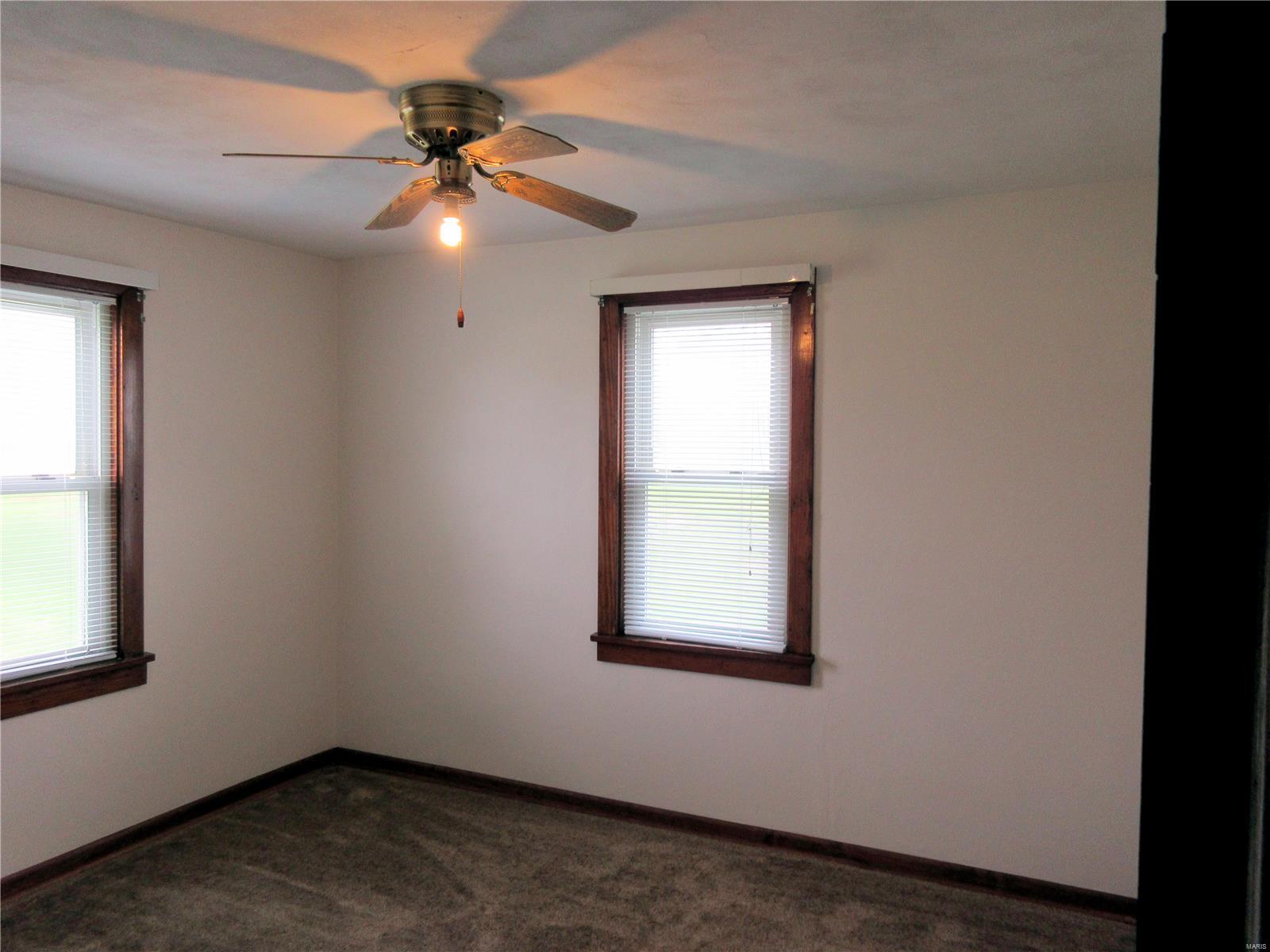 4755 Fosterburg Road Bethalto, IL 62010 - Photo 4 of 17 Gallery Image 4