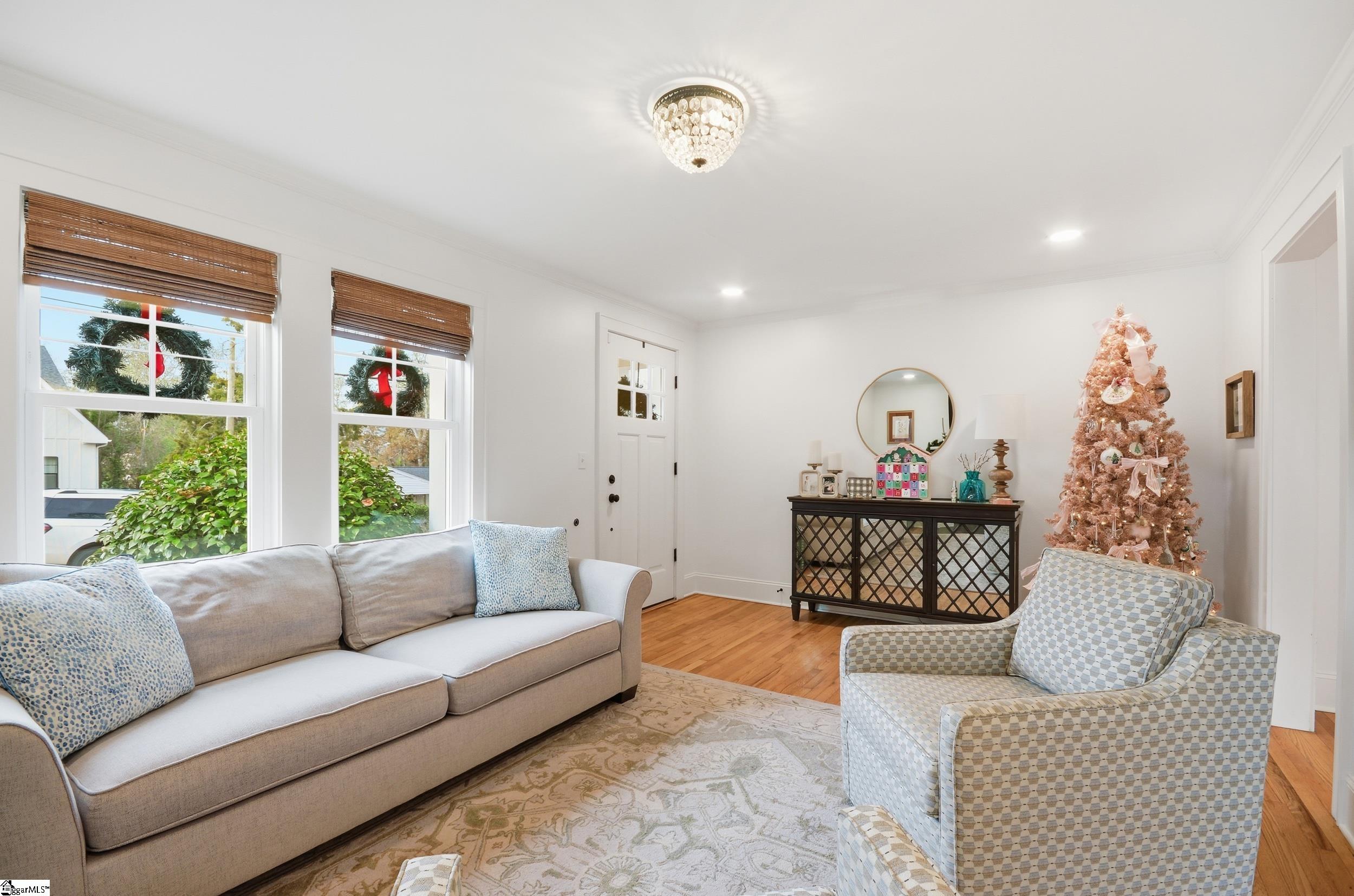 9 Tyler Street Greenville, SC 29605 - Photo 4 of 31