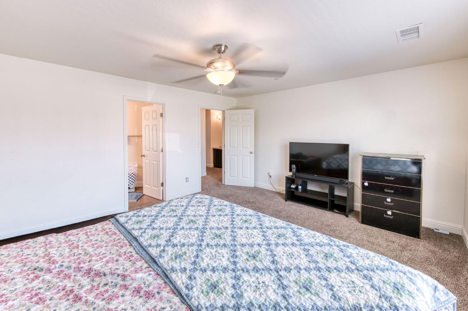 1732 Cleveland Street Selma, CA 93662 - Photo 20 of 35