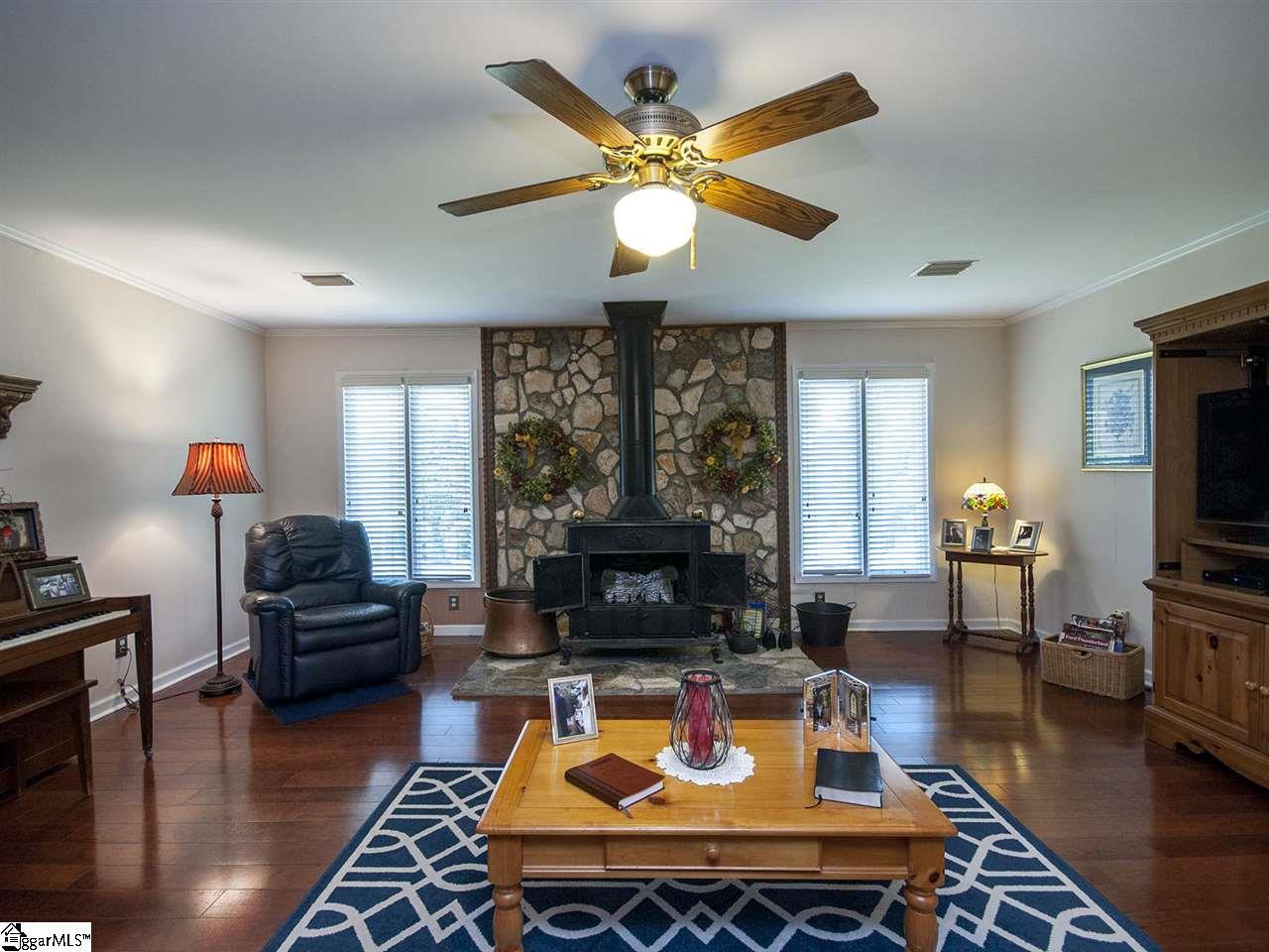 525 Mulberry Road Easley, SC 29640 - Photo 4 of 36