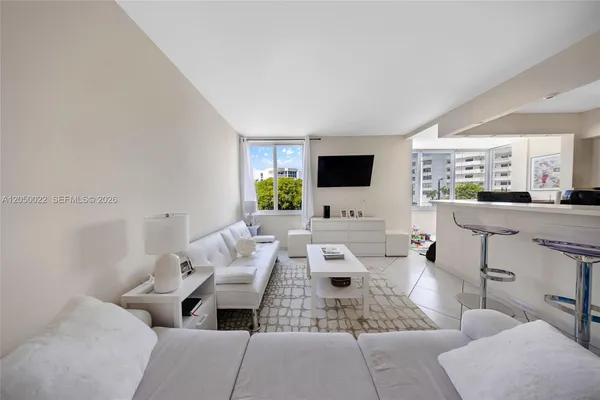$1,990 | 250 180th Drive, Unit 352, Sunny Isles Beach, FL 33160