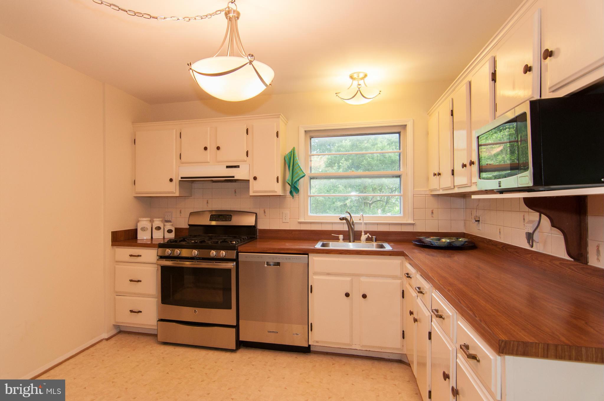 7319 Castle Road Manassas, VA 20109 - Photo 4 of 22 Kitchen