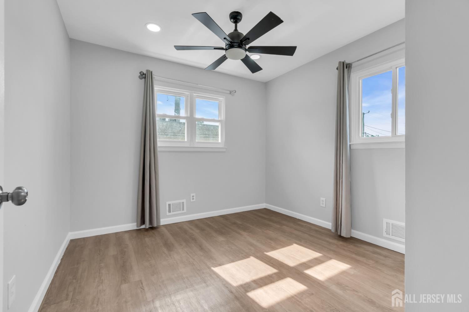125 Jeff Street Edison, NJ 08837 - Photo 22 of 45