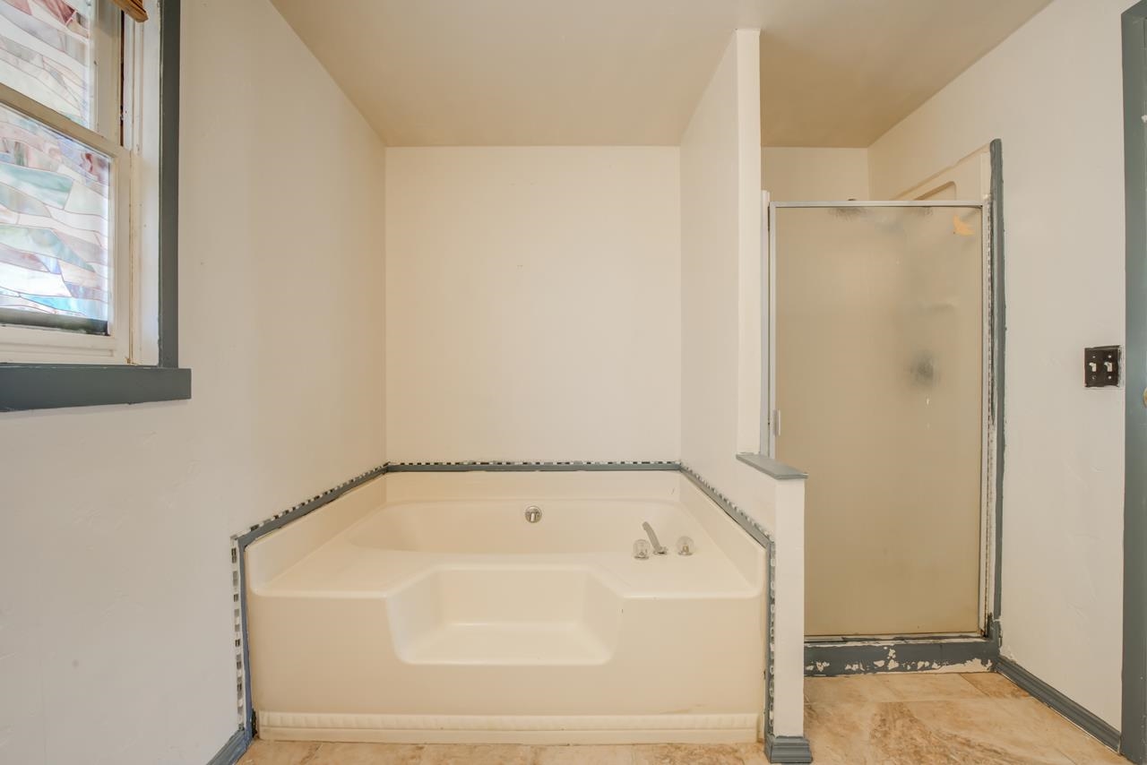 227 29 Road Grand Junction, CO 81503 - Photo 9 of 20 a bathroom with a bathtub