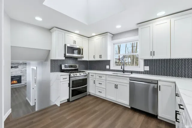 $389,999 | 9420 Saratoga Road, Fort Wayne, IN 46804