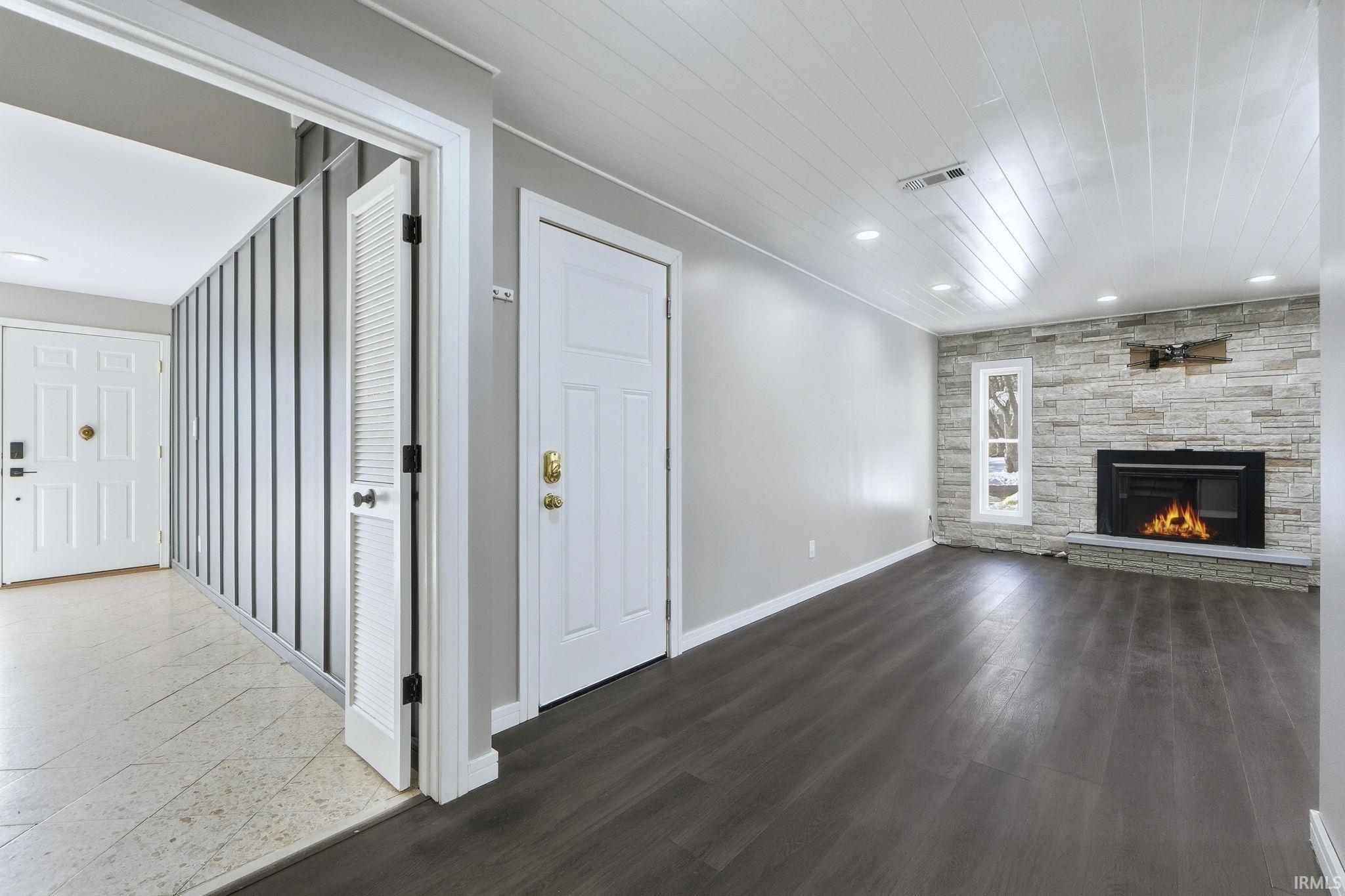 9420 Saratoga Road Fort Wayne, IN 46804 - Photo 9 of 36