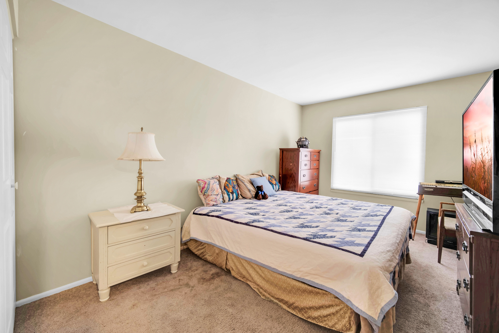 761 Colorado Court Carol Stream, IL 60188 - Photo 17 of 27 a bedroom with a bed and a dresser in it