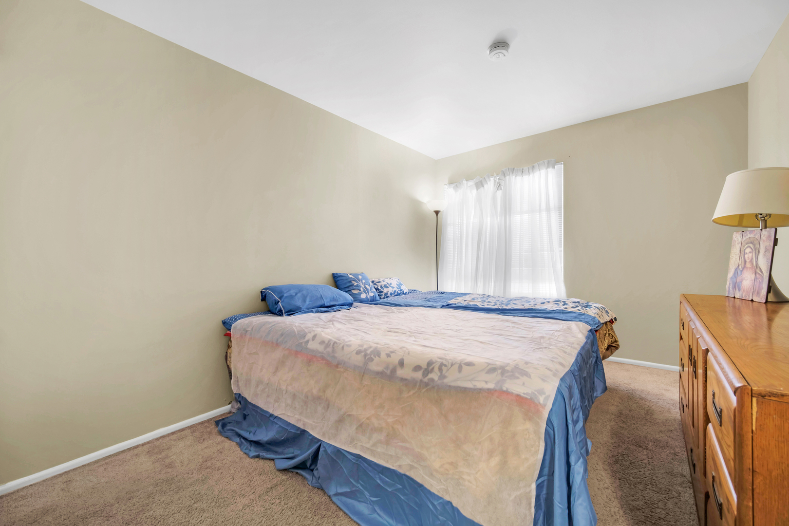 761 Colorado Court Carol Stream, IL 60188 - Photo 18 of 27 a bed sitting in a room next to a window