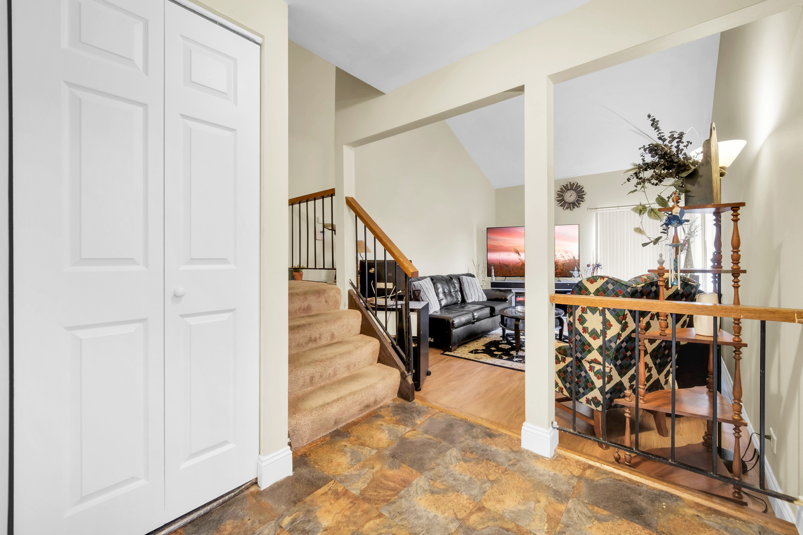 761 Colorado Court Carol Stream, IL 60188 - Photo 4 of 27