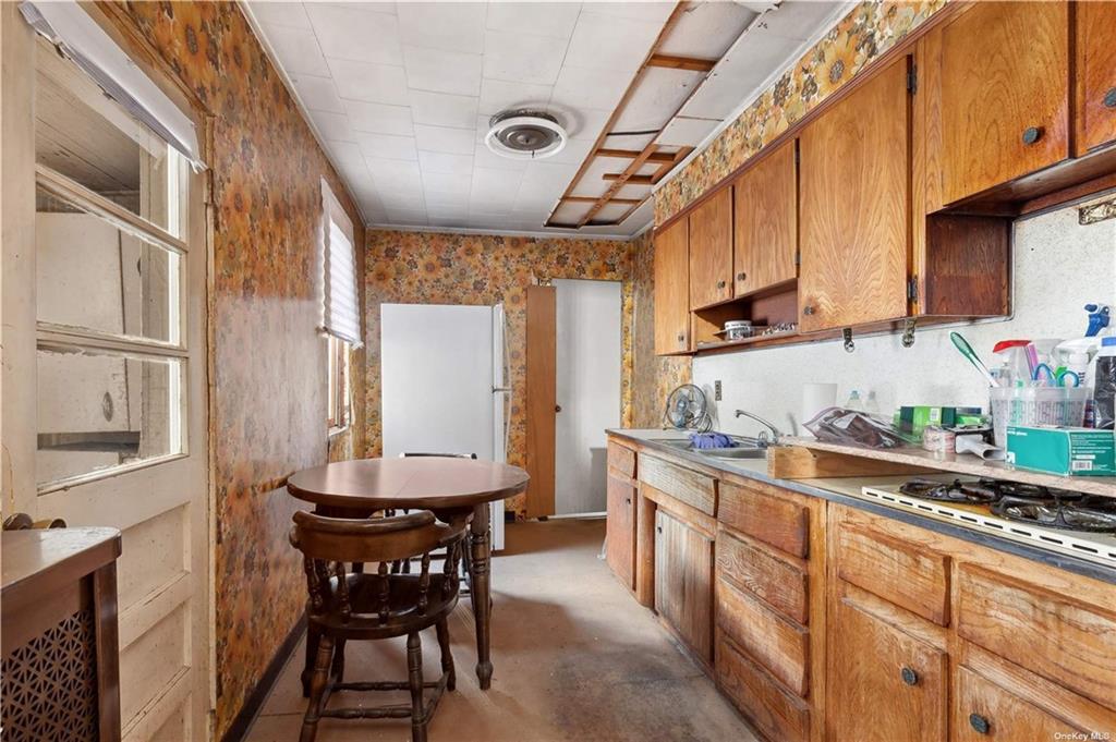 174 Eagle Street Brooklyn, NY 11222 - Photo 7 of 30