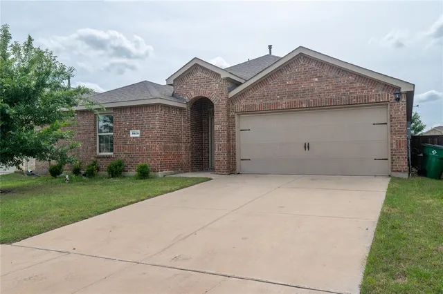 $2,400 | 3929 Dickinson Avenue, Aubrey, TX 76227