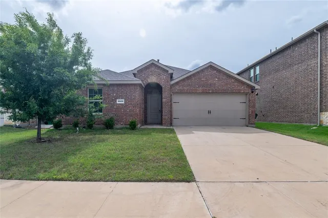 $2,400 | 3929 Dickinson Avenue, Aubrey, TX 76227