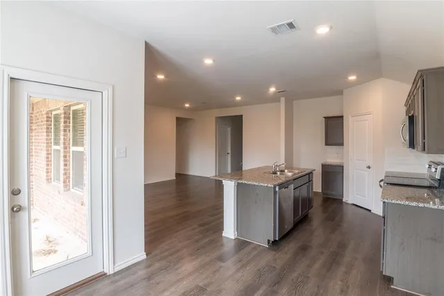 $2,400 | 3929 Dickinson Avenue, Aubrey, TX 76227