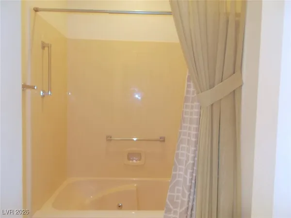 $2,600 | 2916 Vista Butte Drive, Las Vegas, NV 89134