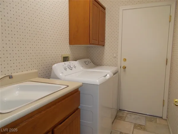 $2,600 | 2916 Vista Butte Drive, Las Vegas, NV 89134