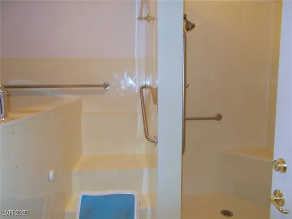 $2,600 | 2916 Vista Butte Drive, Las Vegas, NV 89134