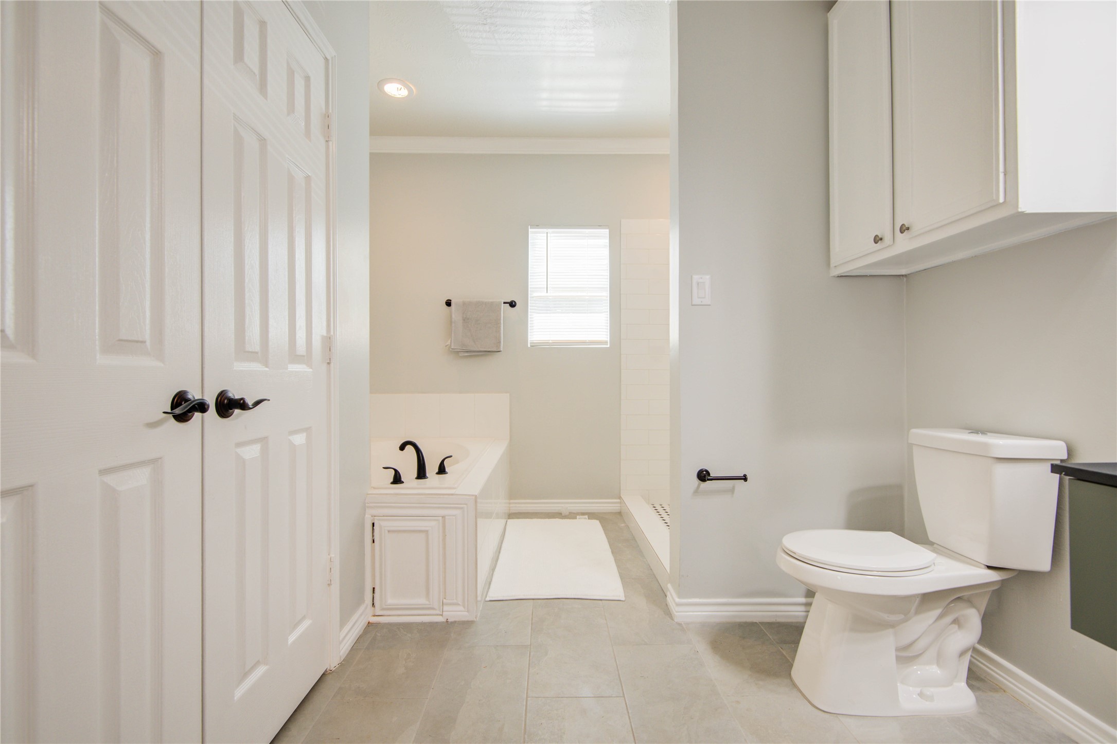 2712 Link Road Houston, TX 77009 - Photo 22 of 35 a bathroom with a toilet a sink a mirror and shower