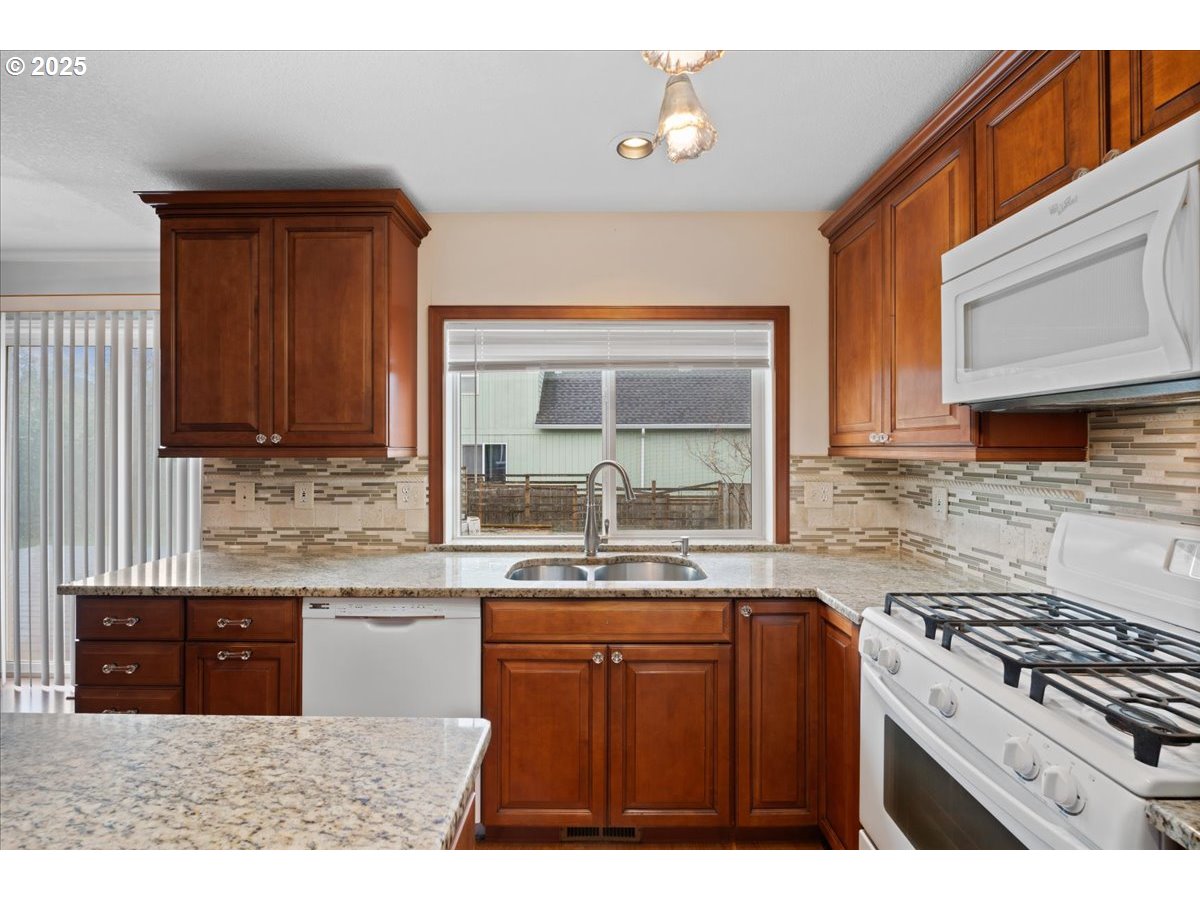 800 Roxe Drive Forest Grove, OR 97116 - Photo 11 of 44