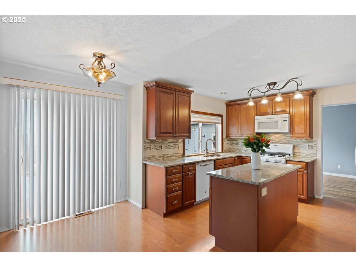 800 Roxe Drive Forest Grove, OR 97116 - Photo 13 of 44