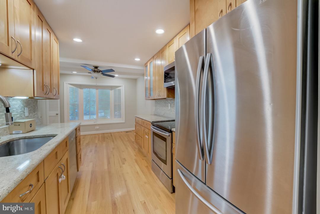 1806 Golf View Court Reston, VA 20190 - Photo 11 of 29 Gallery Image 11