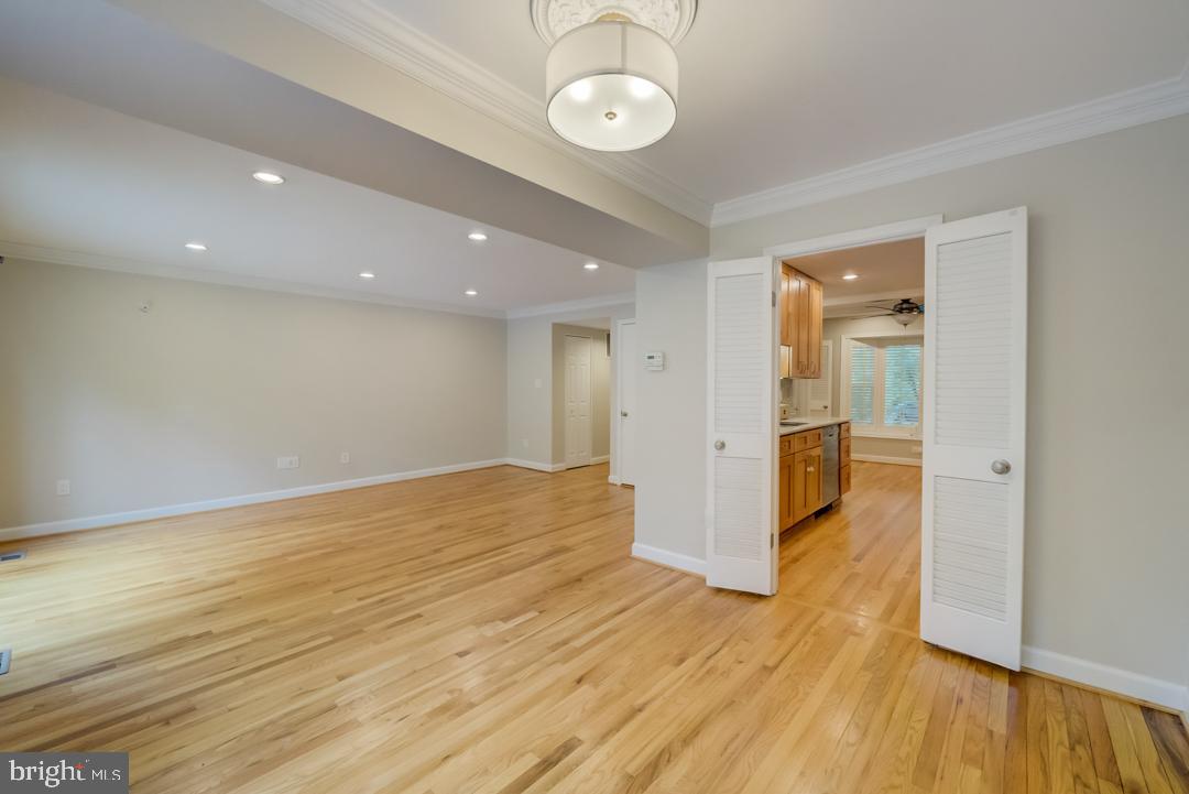 1806 Golf View Court Reston, VA 20190 - Photo 12 of 29 Gallery Image 12
