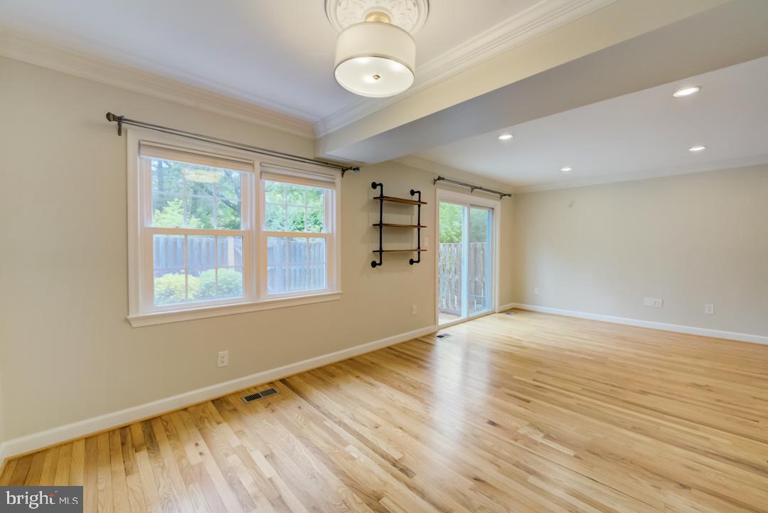 1806 Golf View Court Reston, VA 20190 - Photo 13 of 29 Gallery Image 13