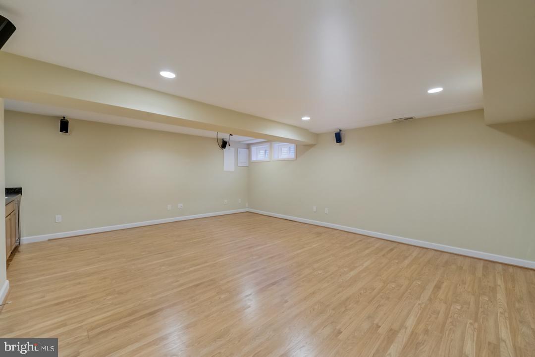 1806 Golf View Court Reston, VA 20190 - Photo 17 of 29 Gallery Image 17