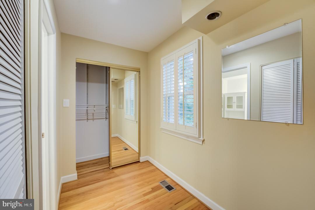 1806 Golf View Court Reston, VA 20190 - Photo 23 of 29 Gallery Image 23