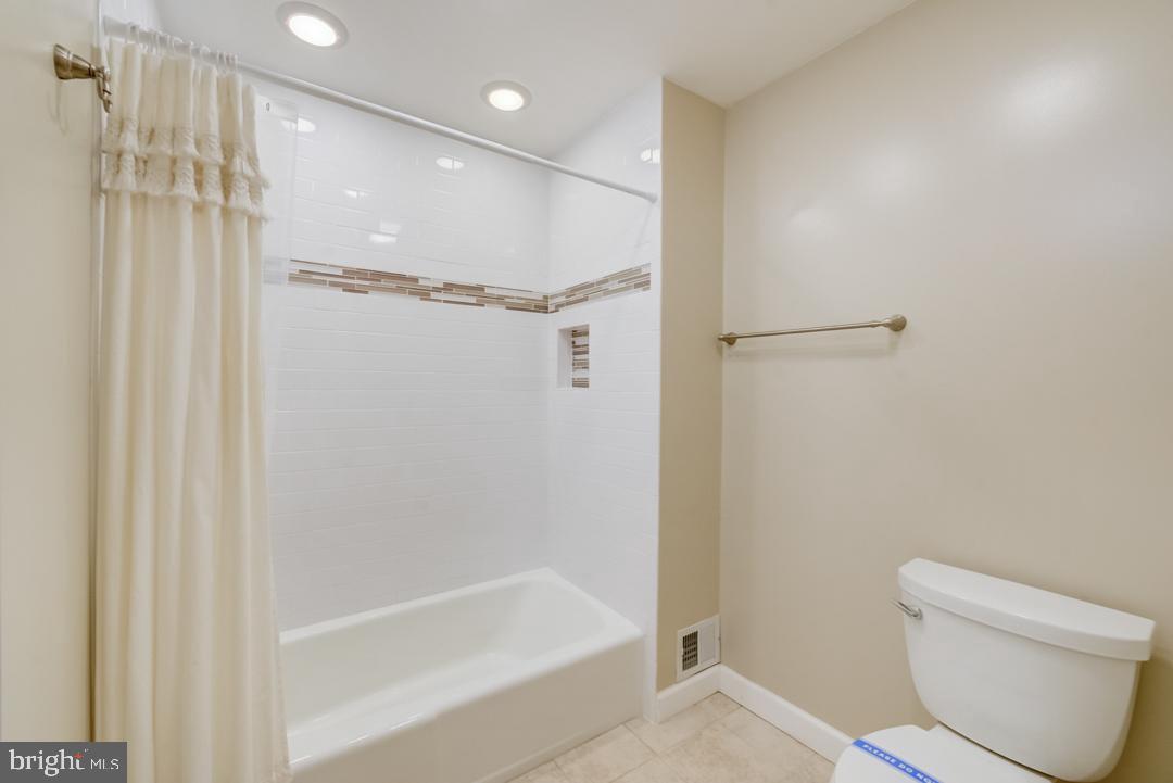 1806 Golf View Court Reston, VA 20190 - Photo 24 of 29 Gallery Image 24