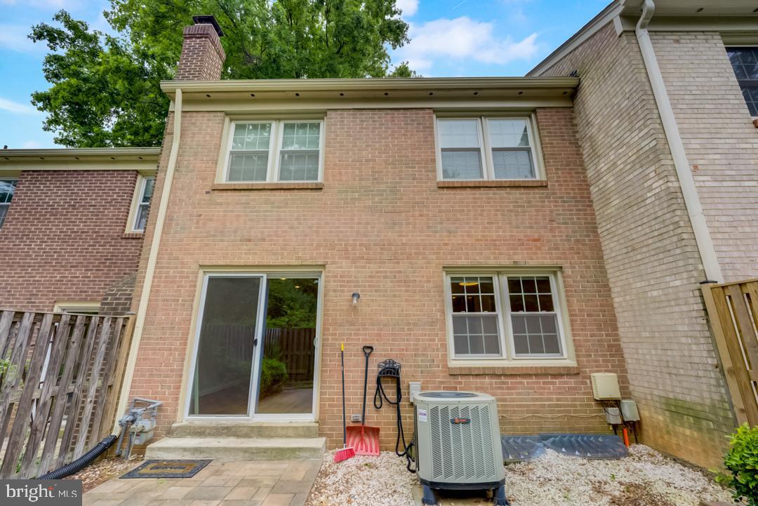 1806 Golf View Court Reston, VA 20190 - Photo 26 of 29 Gallery Image 26