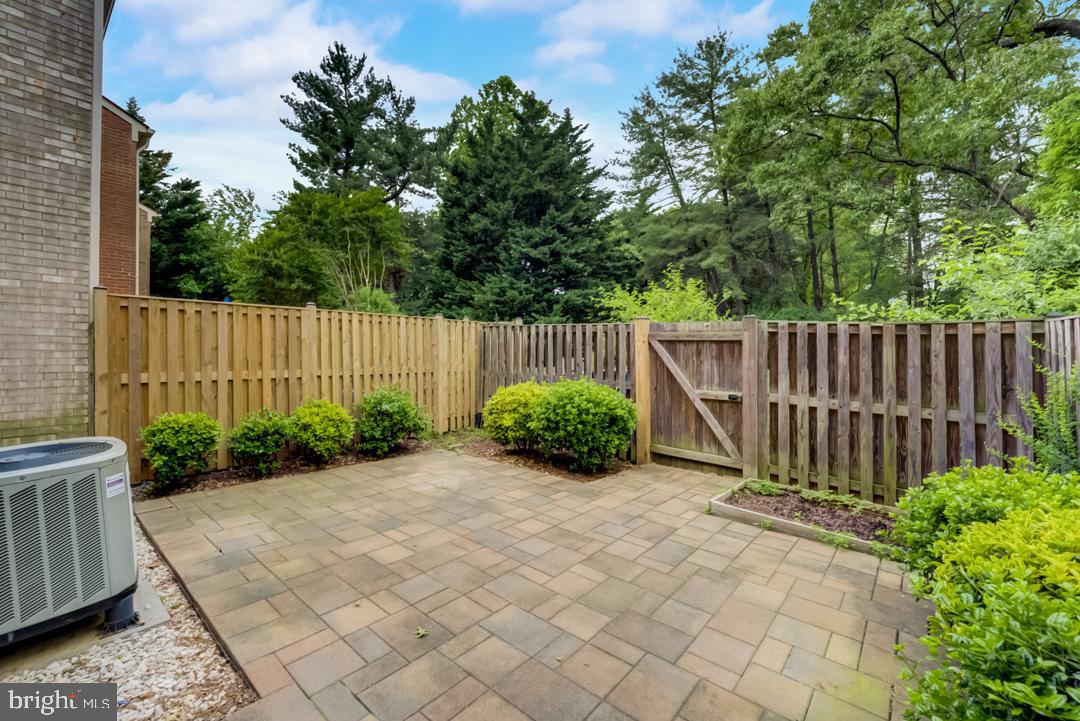 1806 Golf View Court Reston, VA 20190 - Photo 27 of 29 Gallery Image 27