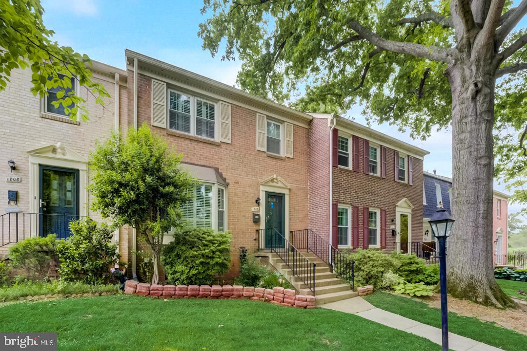 1806 Golf View Court Reston, VA 20190 - Photo 28 of 29 Gallery Image 28