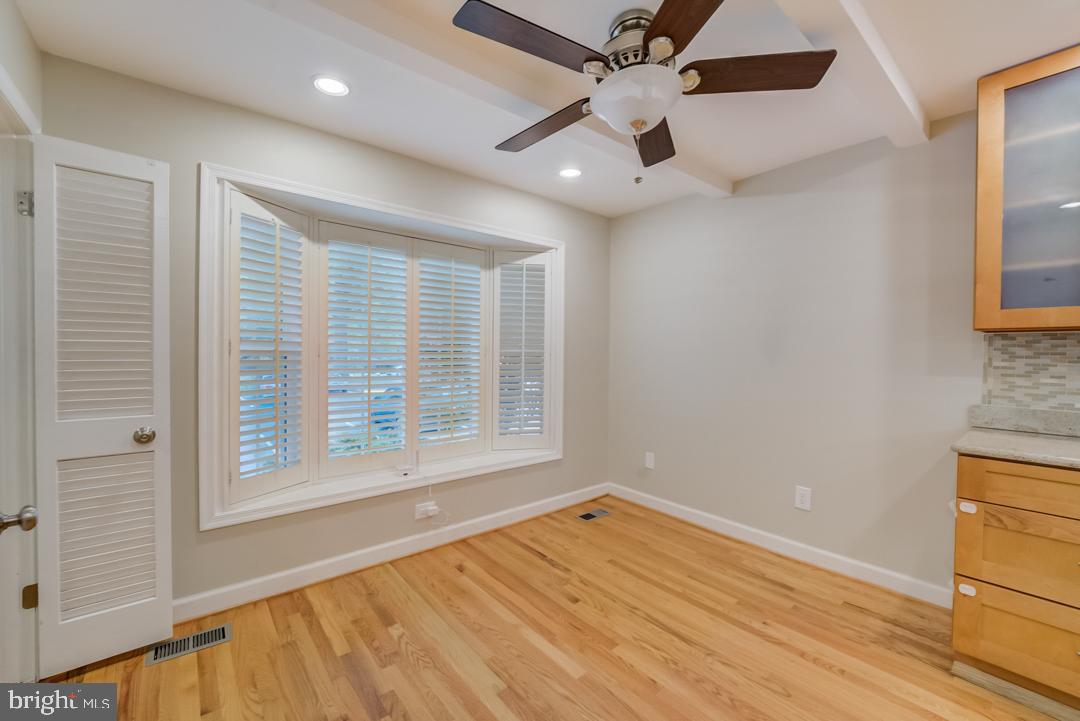 1806 Golf View Court Reston, VA 20190 - Photo 7 of 29 Gallery Image 7