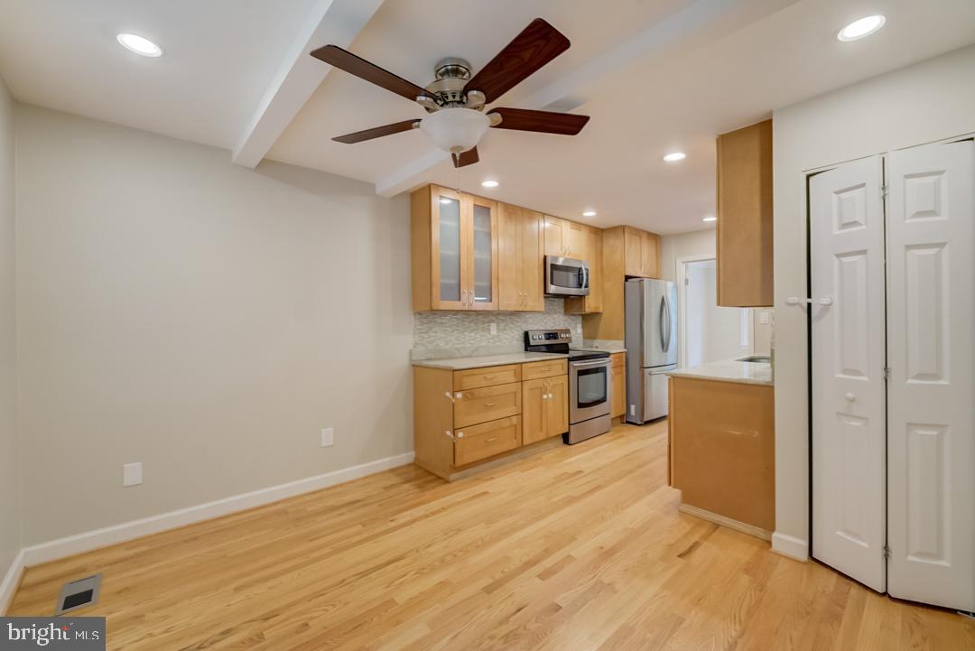1806 Golf View Court Reston, VA 20190 - Photo 8 of 29 Gallery Image 8