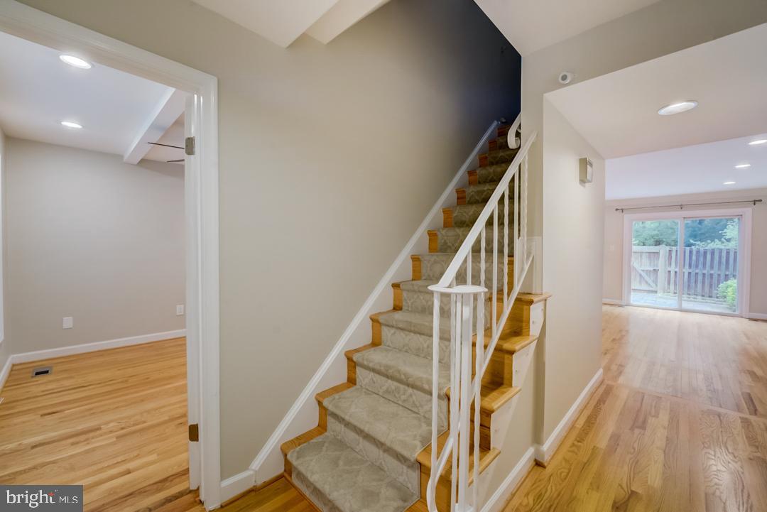 1806 Golf View Court Reston, VA 20190 - Photo 9 of 29 Gallery Image 9