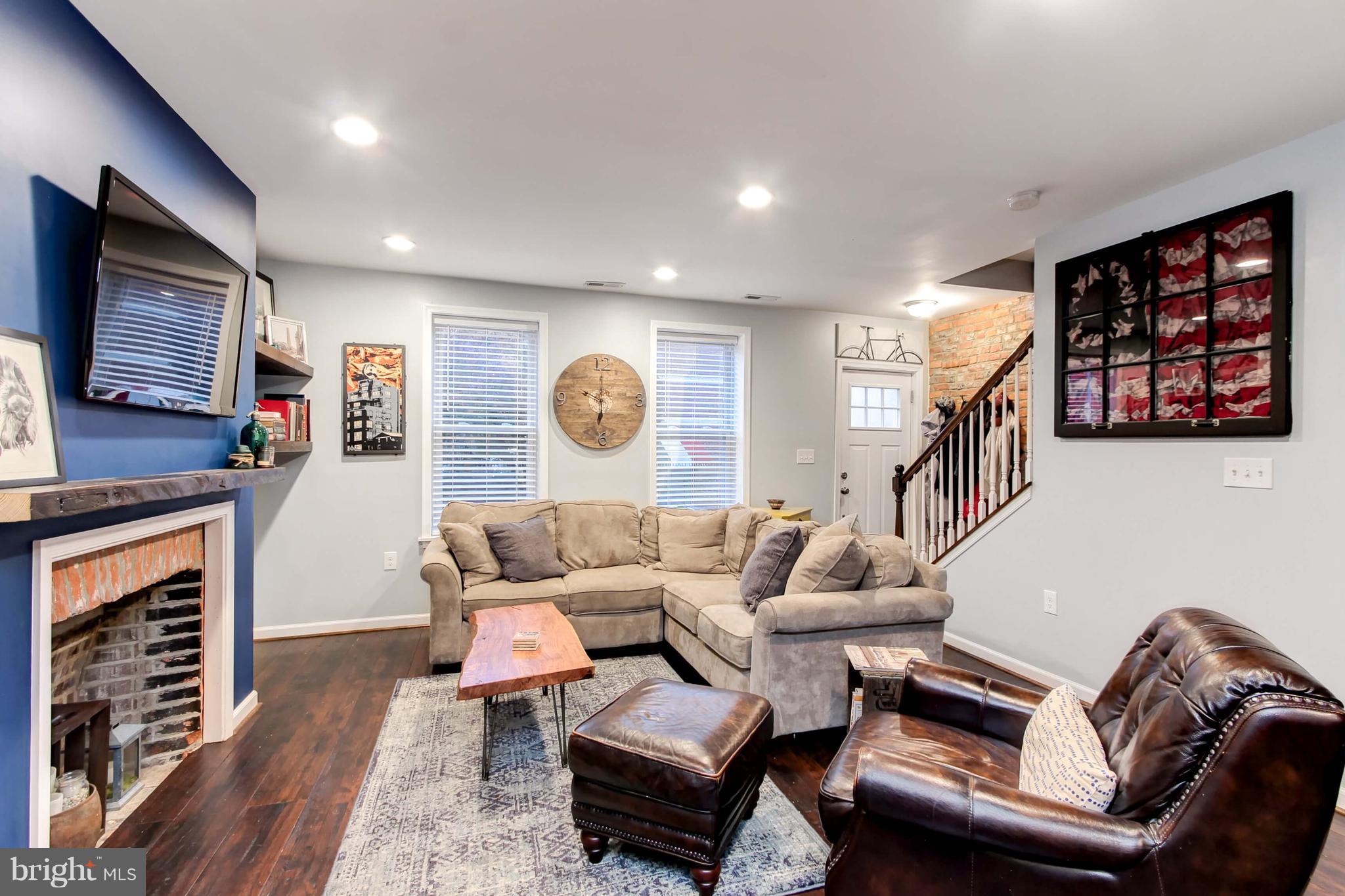 408 South Exeter Street Baltimore, MD 21202 - Photo 3 of 30 Living room with gorgeous wide plank floors