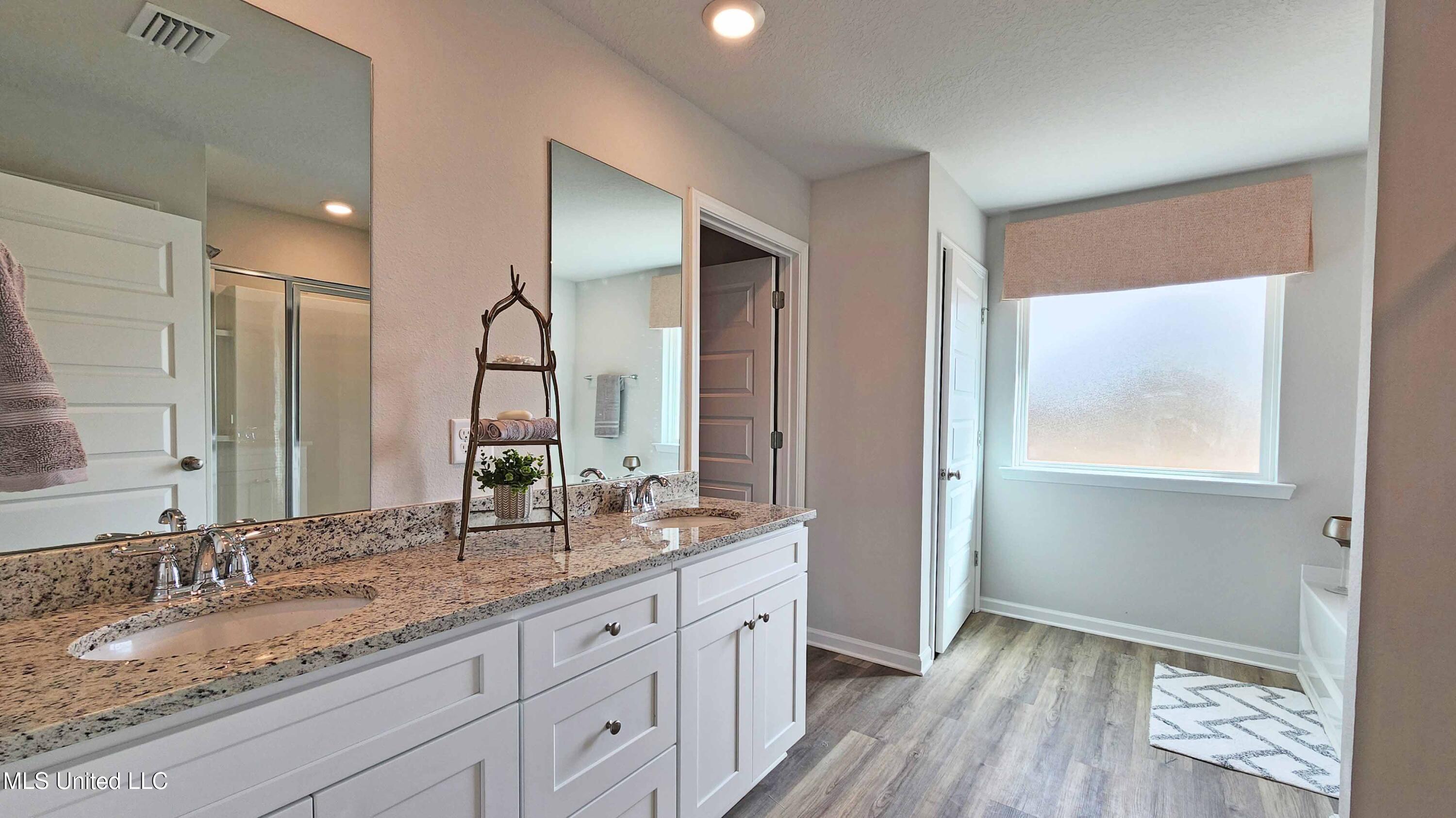 13401 Pond Ridge Way Gulfport, MS 39503 - Photo 15 of 27 14_Primarybath
