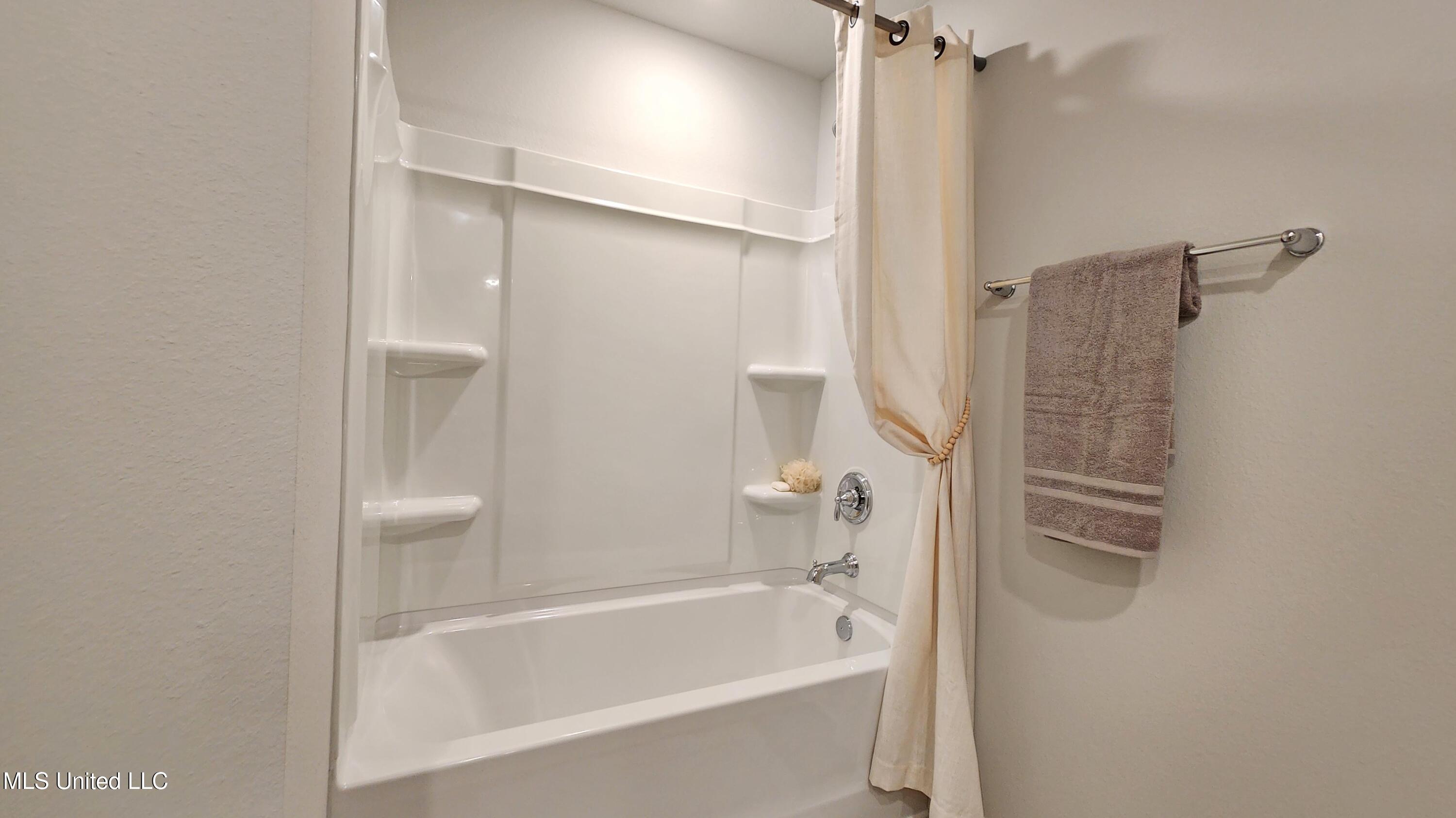 13401 Pond Ridge Way Gulfport, MS 39503 - Photo 26 of 27 24_Bathroom2