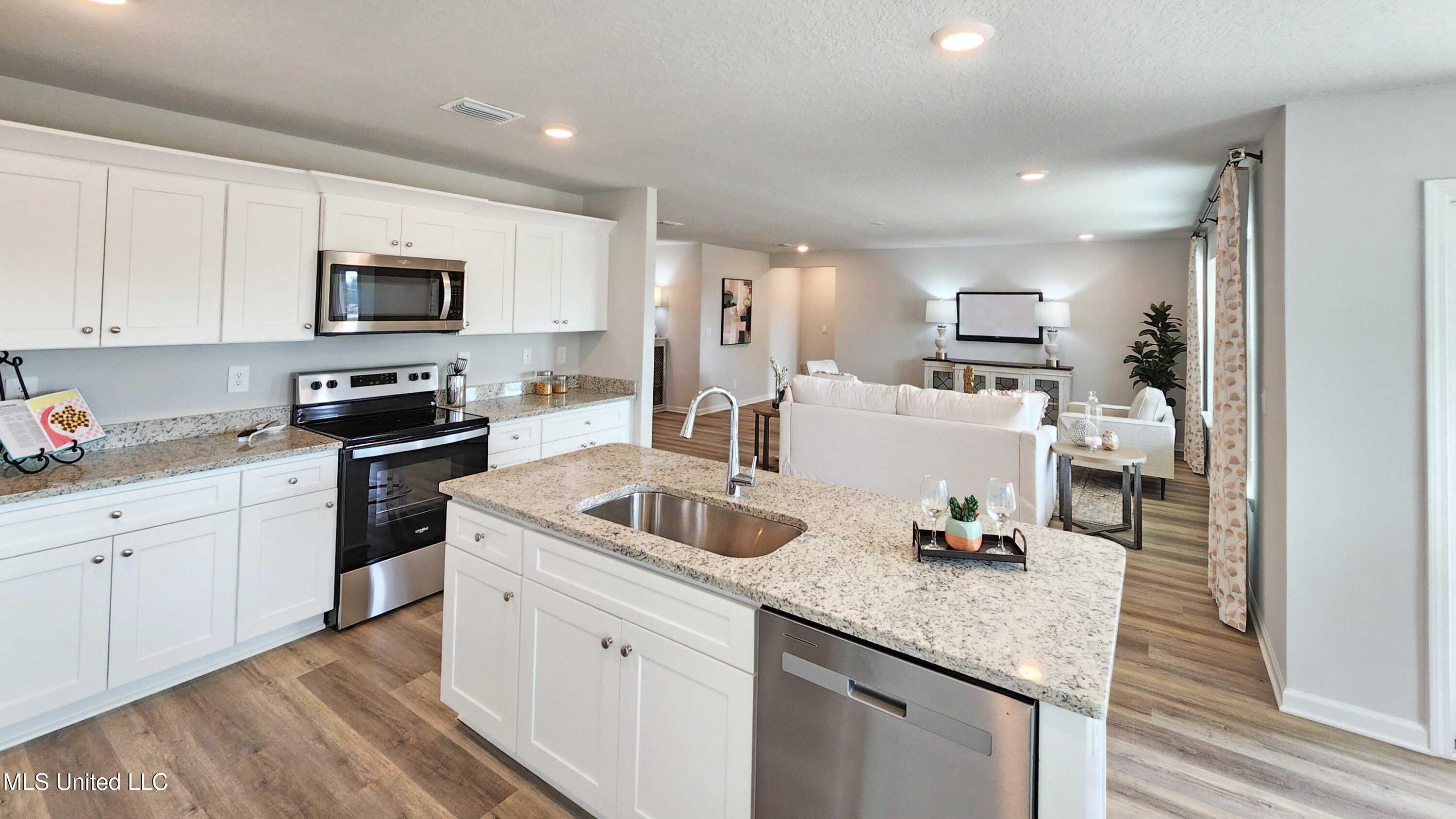 13401 Pond Ridge Way Gulfport, MS 39503 - Photo 7 of 27 06_Kitchen1