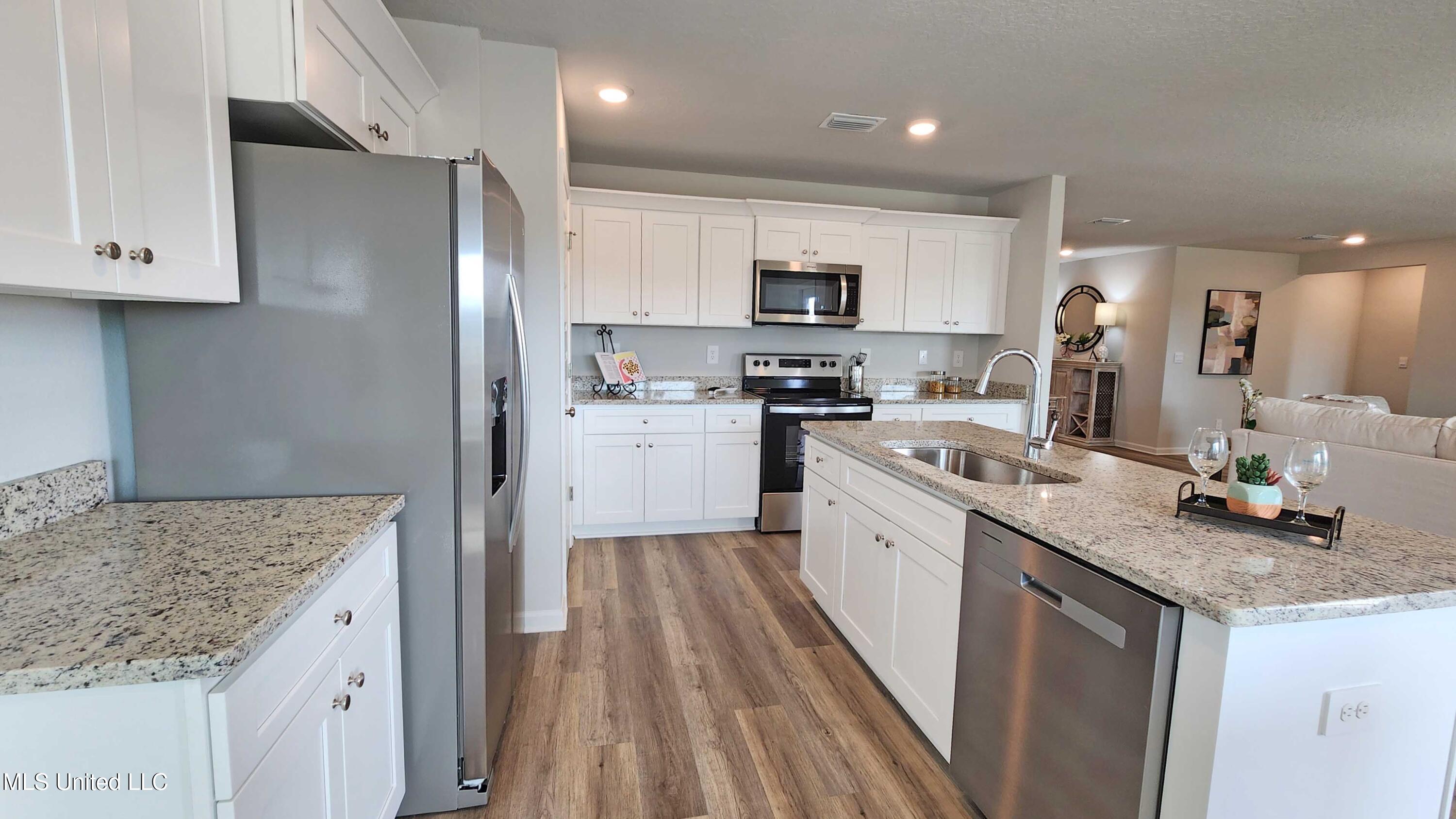 13401 Pond Ridge Way Gulfport, MS 39503 - Photo 8 of 27 07_Kitchen2
