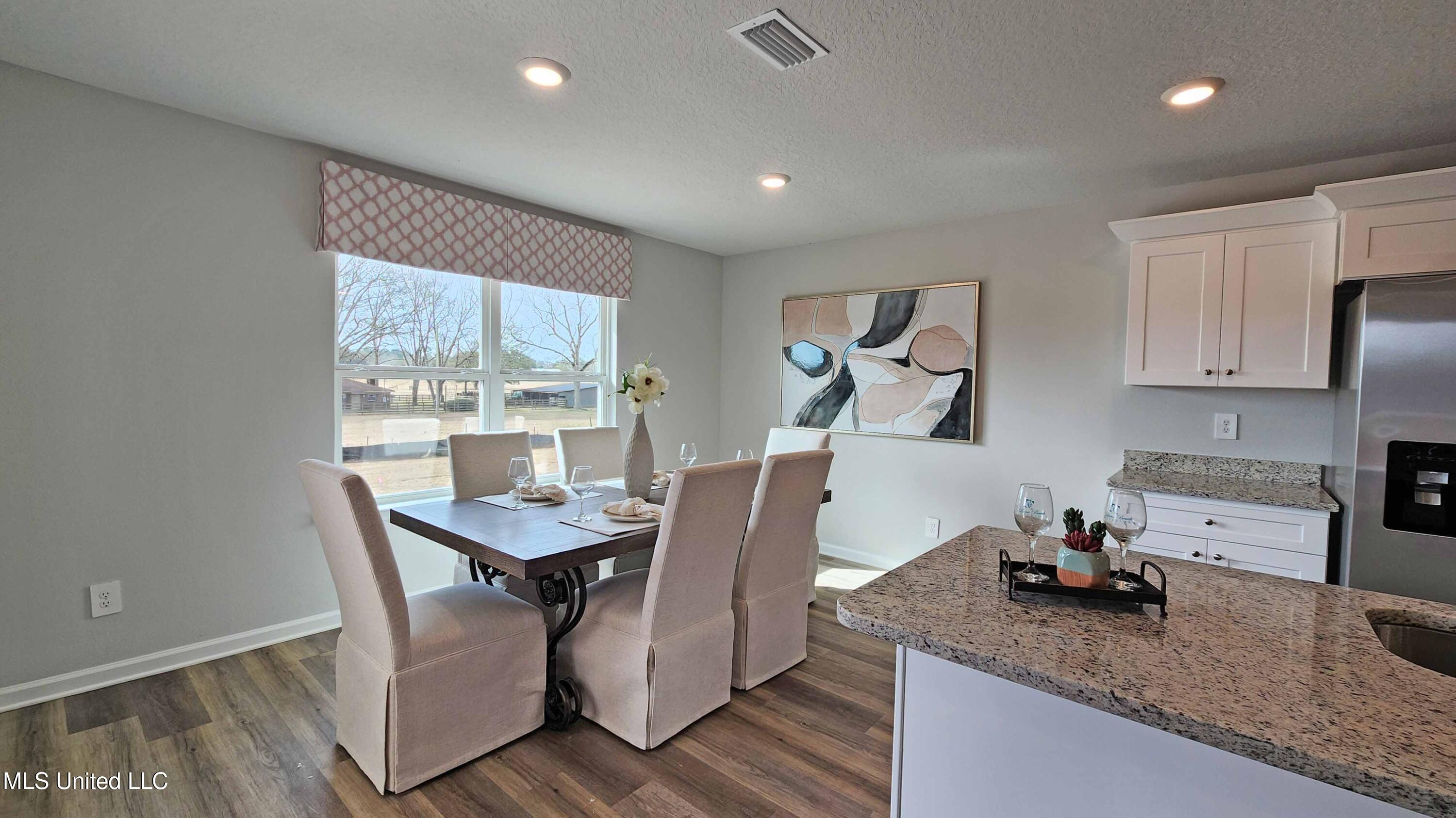 13401 Pond Ridge Way Gulfport, MS 39503 - Photo 10 of 27 09_Dining1