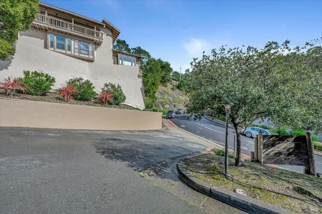 $1,099,000 | 60 Marinero Circle, Tiburon, CA 94920
