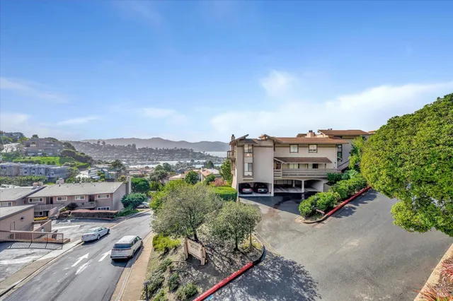 $1,099,000 | 60 Marinero Circle, Tiburon, CA 94920